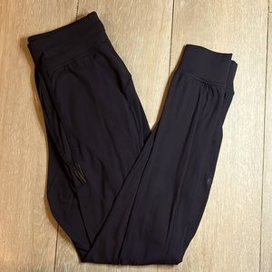 lululemon Ready to Rulu High Rose Joggers 7/8 length in Black size 2